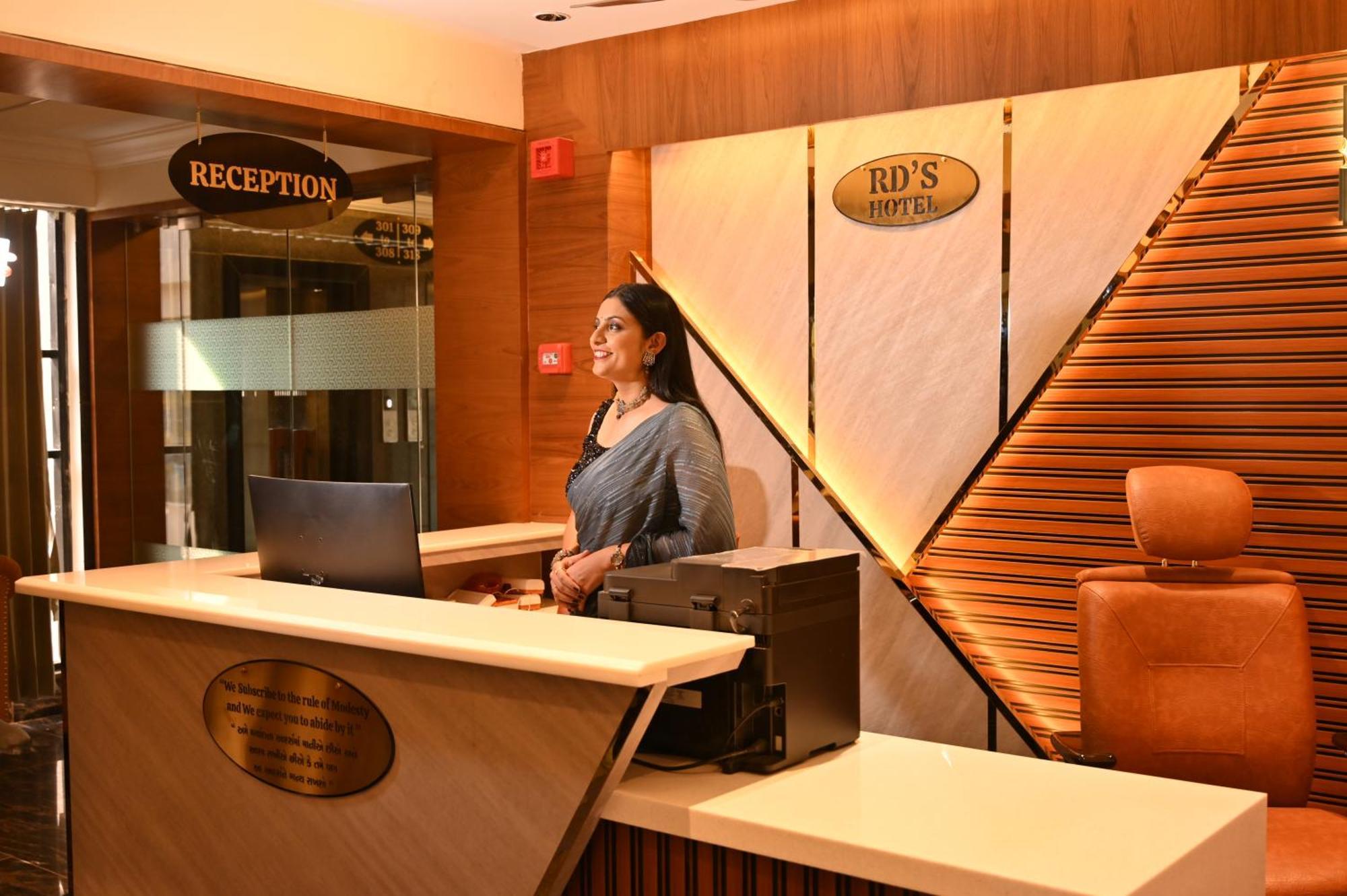 Rds Hotel Ahmedabad Luaran gambar