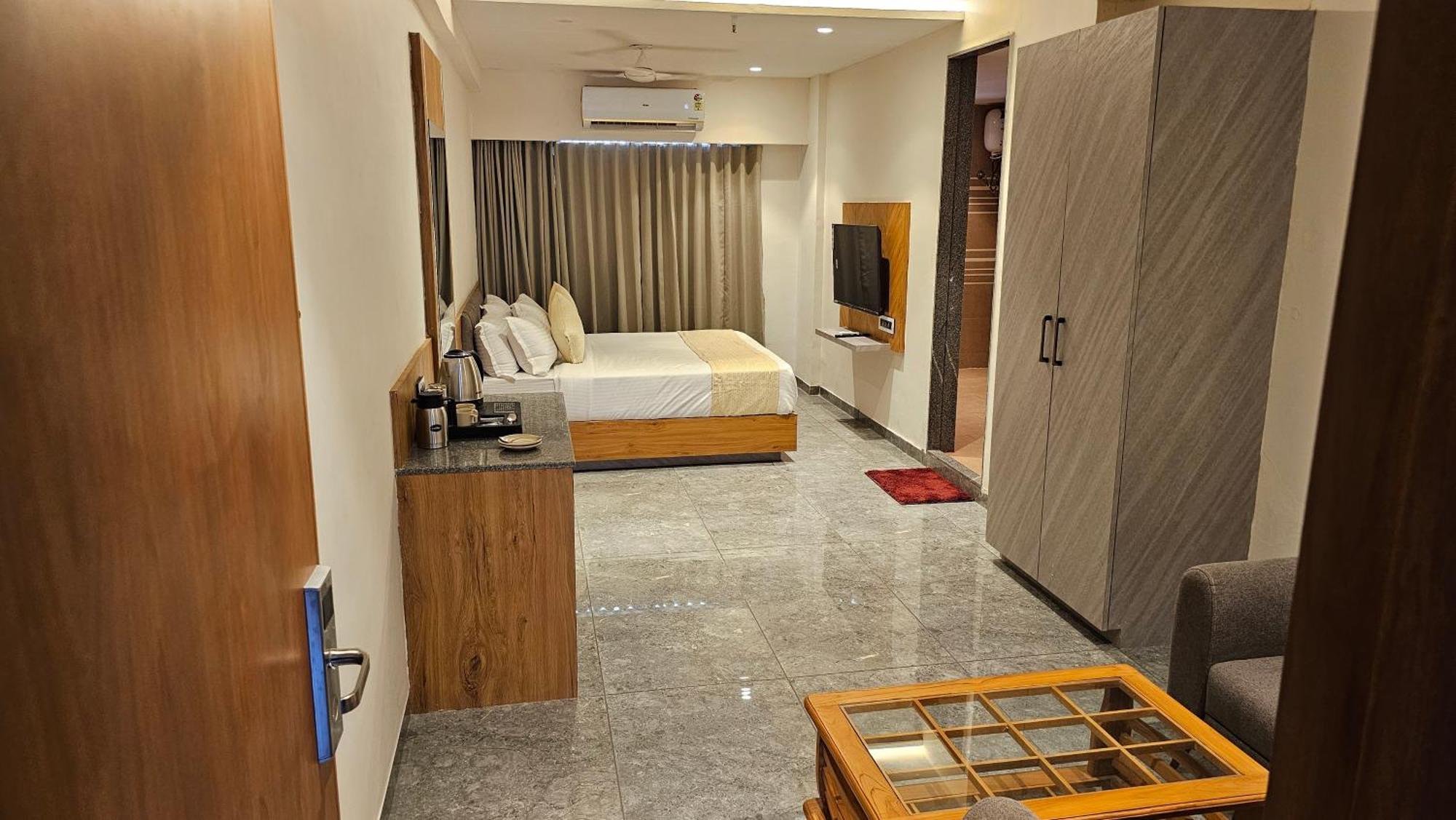 Rds Hotel Ahmedabad Luaran gambar