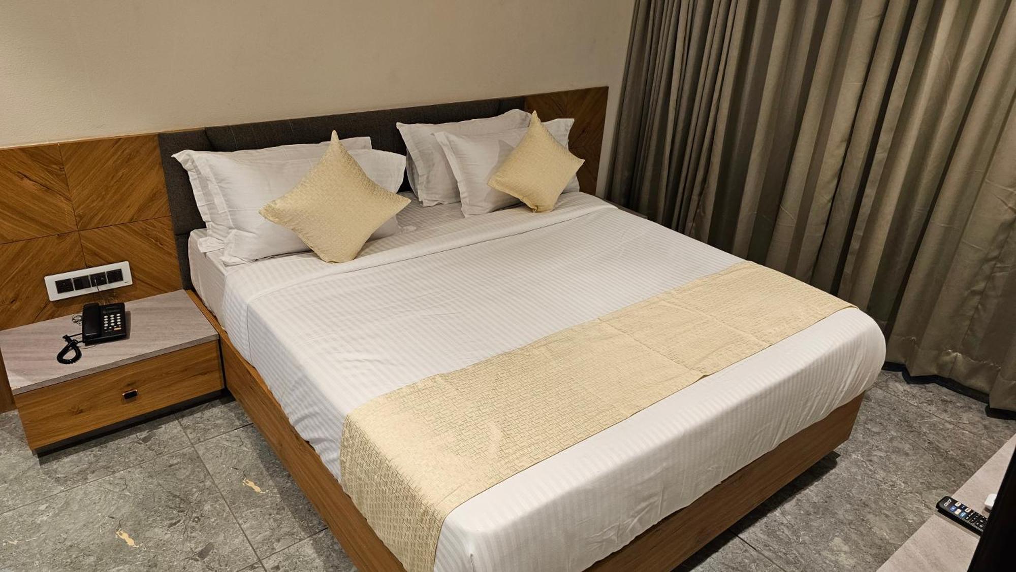 Rds Hotel Ahmedabad Luaran gambar