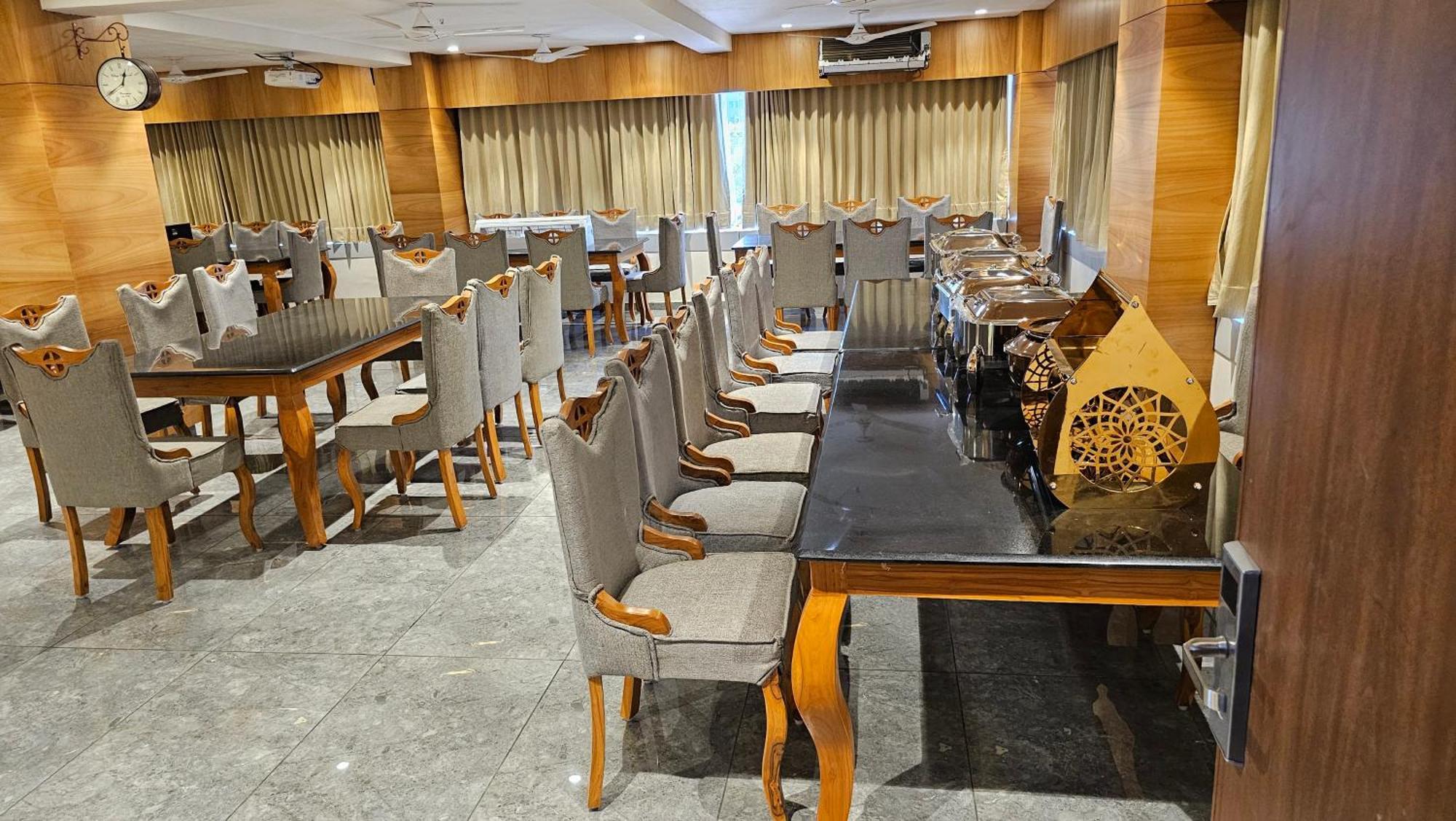Rds Hotel Ahmedabad Luaran gambar